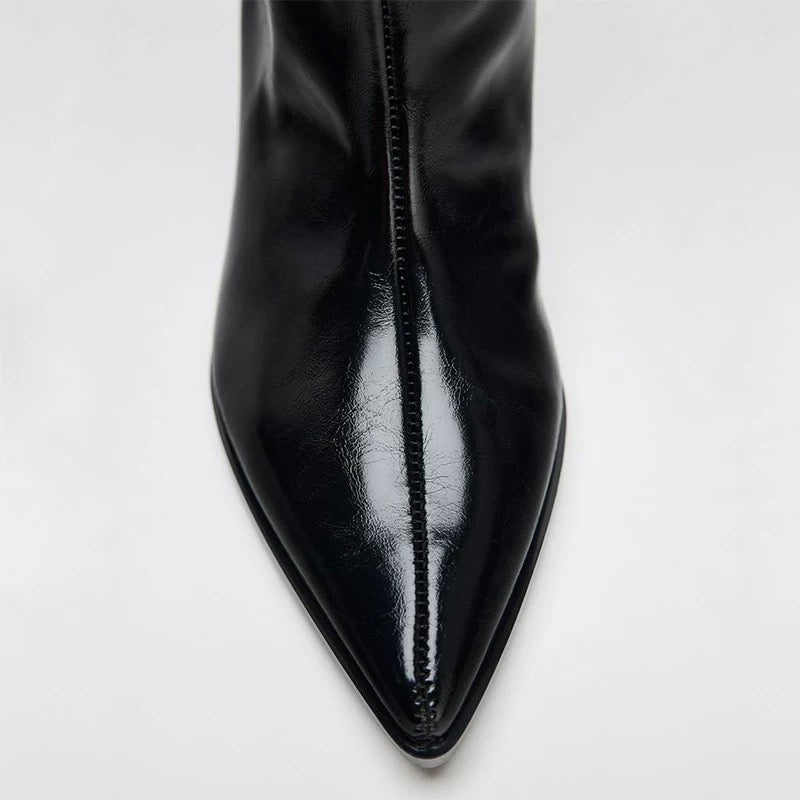 Stiefel mit Kitten Heel