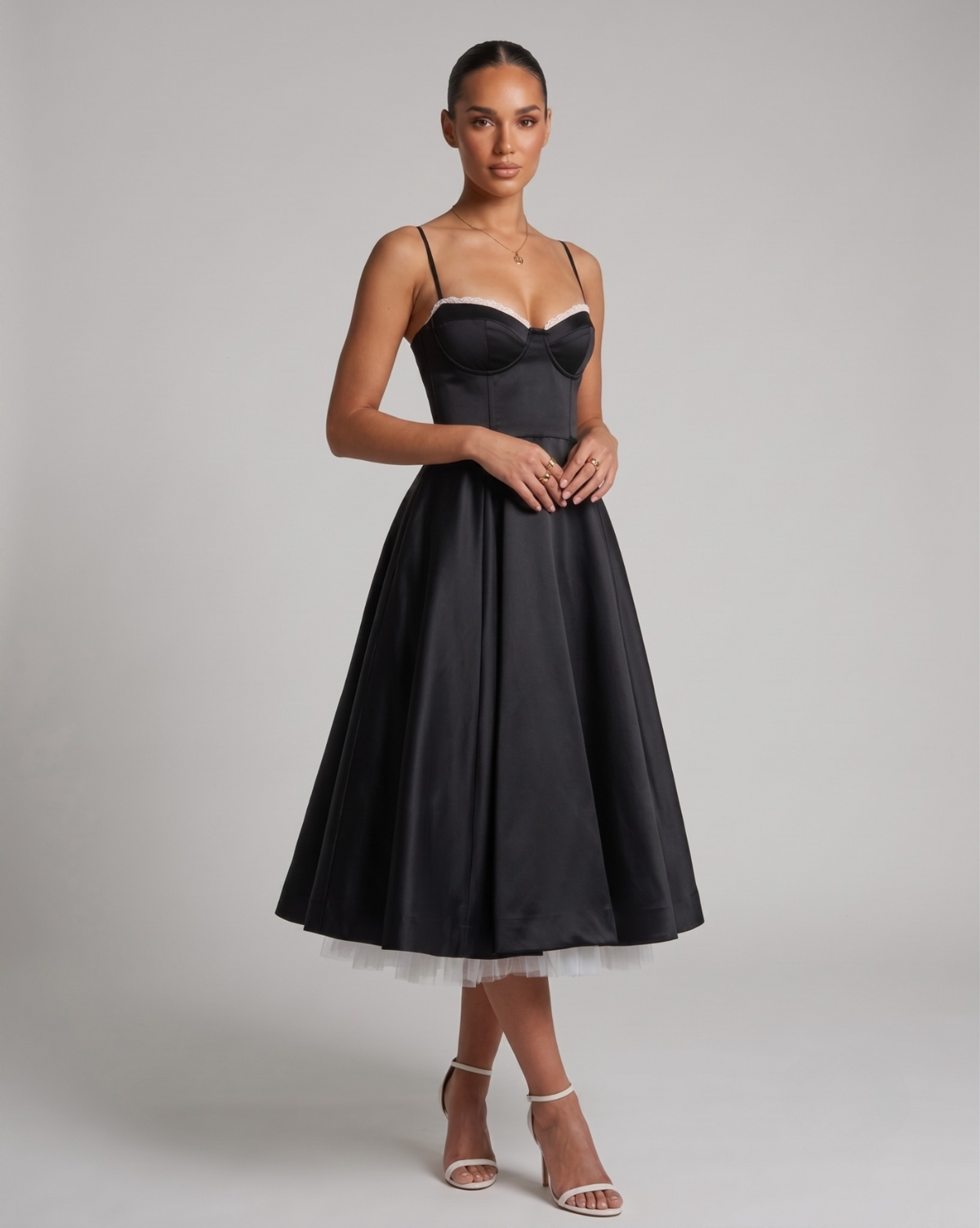 Ausgestelltes Abendkleid